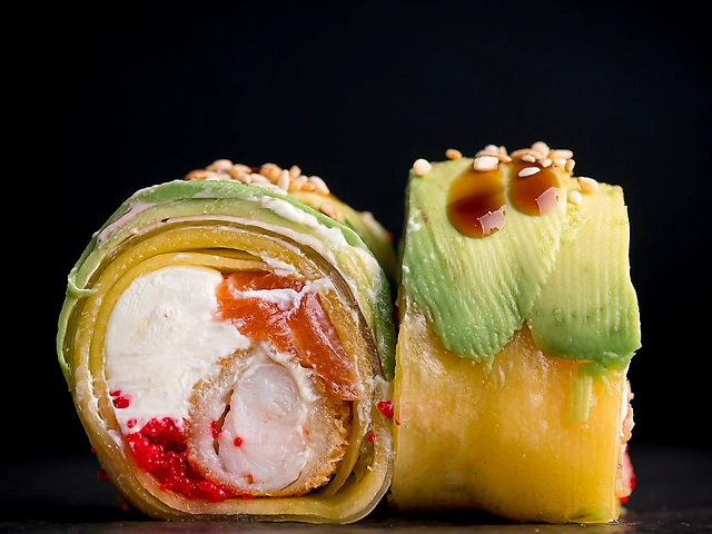 Spring rolls With tempura shrimp