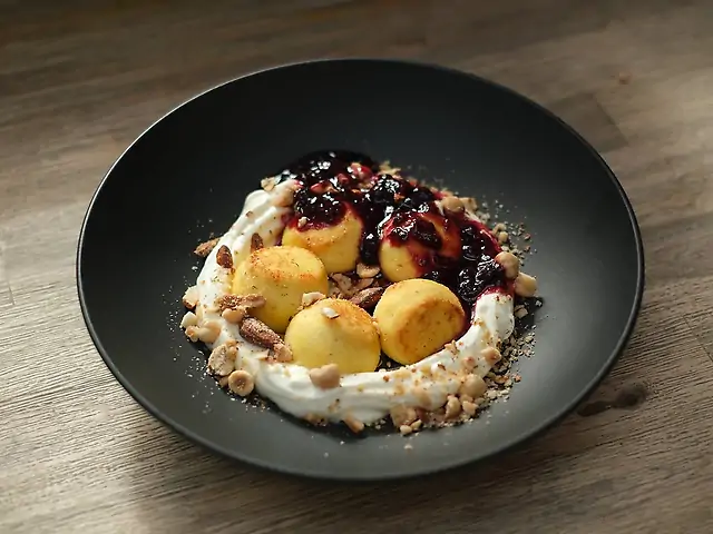 Сирники із ягідним кюлі