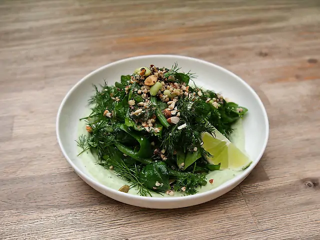 Салат з зеленою гречкою та кіноа