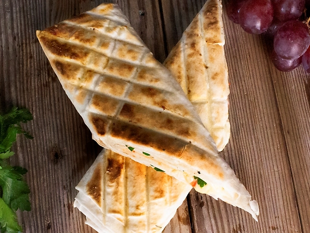 Лаваш сулугуни