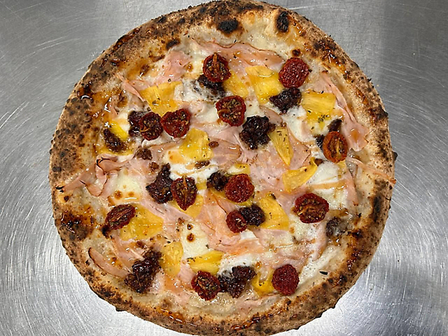 Піца з пастрамі із індички та ананасом кімчі 30 см