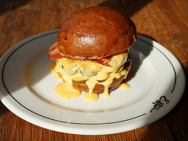 Чилі-чізбургер з халапеньо