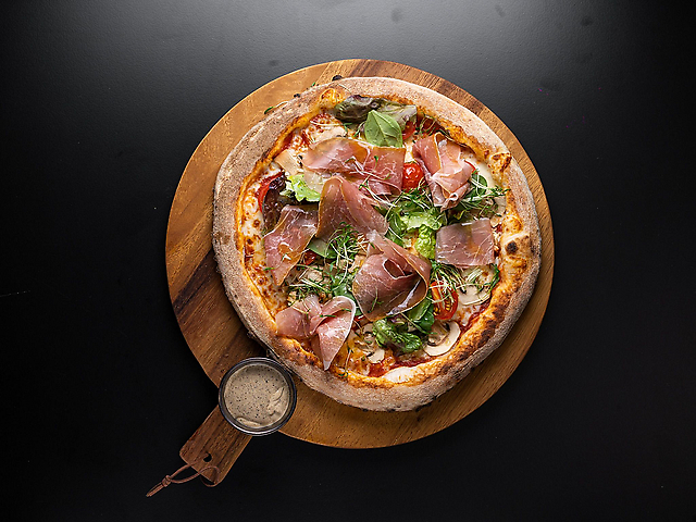 Піца Prosciutto з печерицями та томатами