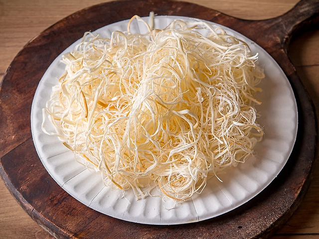 СУЛУГНІ БІЛИЙ