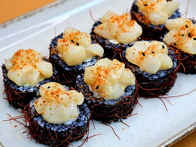 Black reef roll