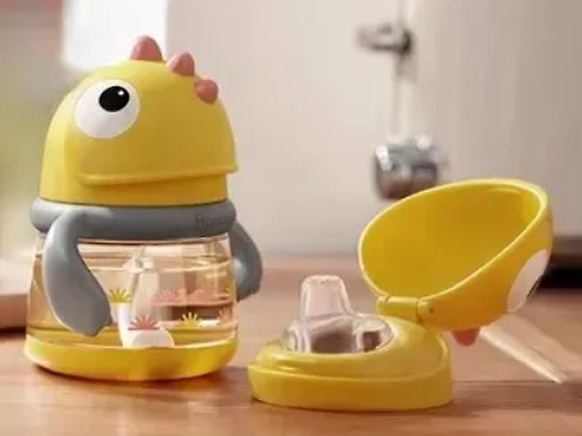 Поильник динозаврик с сменной насадкой желтый с соломинкой Baby Care