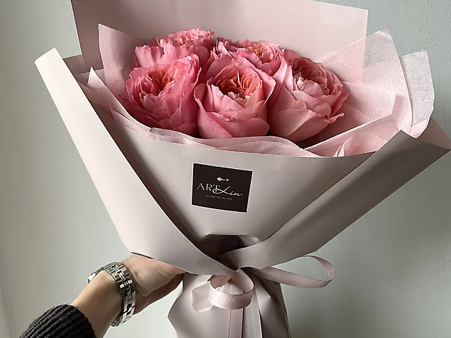 Букет еквадорських троянд