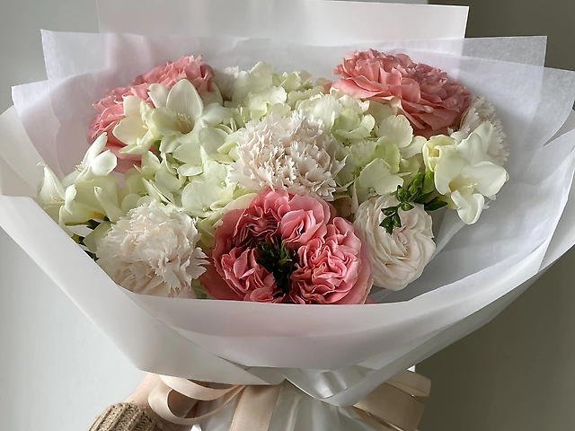 Букет у пастельних відтінках