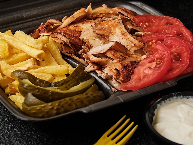Шаурма Куриная на тарелке